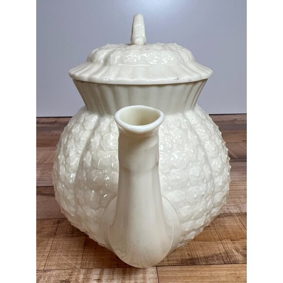Lenox Hawthorne Limited Edition White Ceramic Pumpkin-Shaped Teapot With Lid - Picture 3 of 7